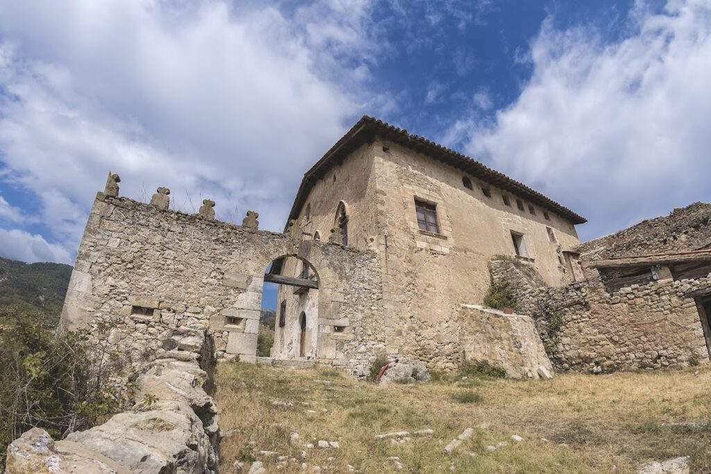 Castillo de Herbés: A Fortified Manor House and Palace in Spain 2 Castillo de Herbés