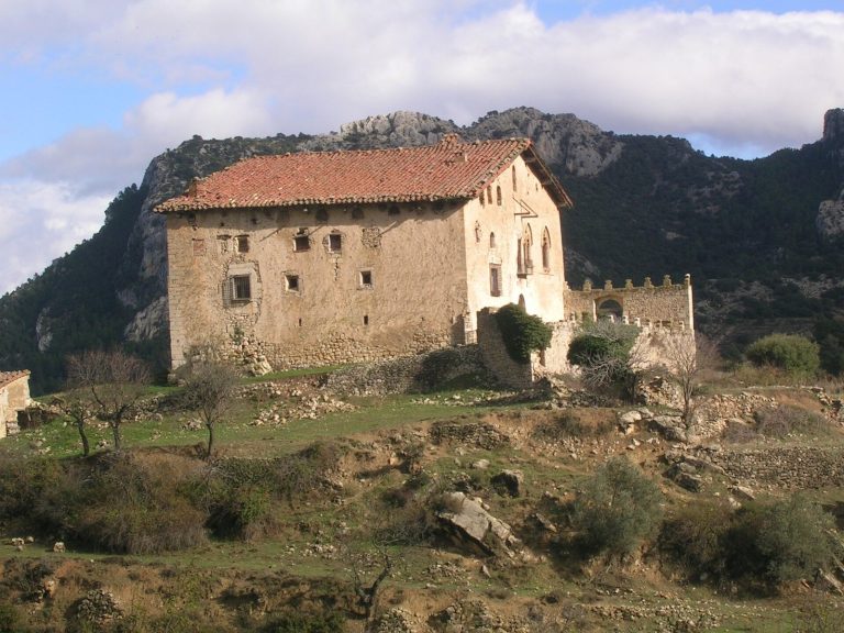 Castillo de Herbés: A Fortified Manor House and Palace in Spain