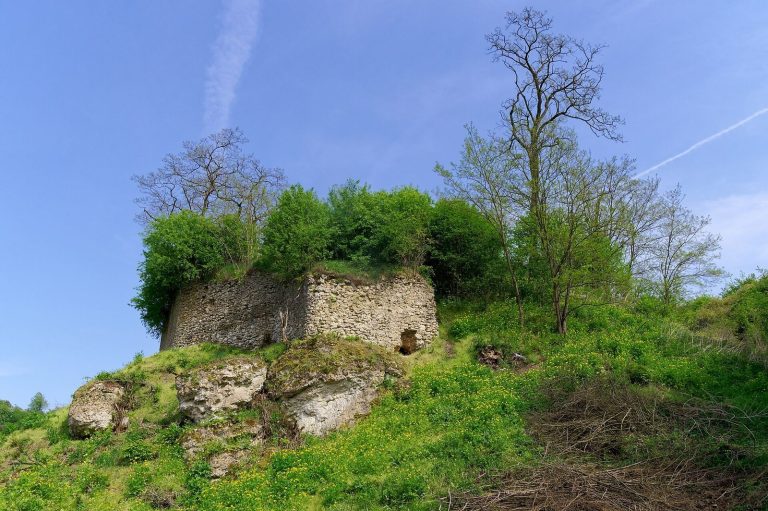 Podgrodzie Castle: A Fourteenth-Century Medieval Fortress in Poland