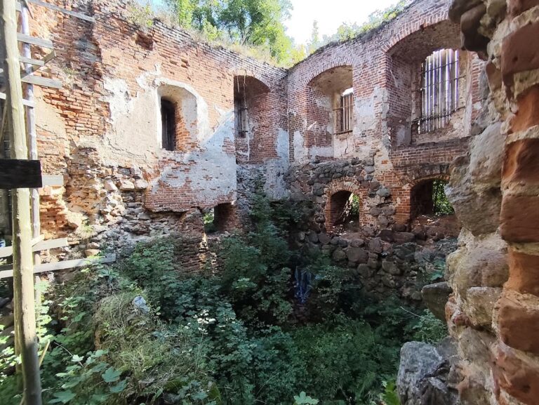 Nowy Jasiniec Castle: Teutonic stronghold and later Polish starosty