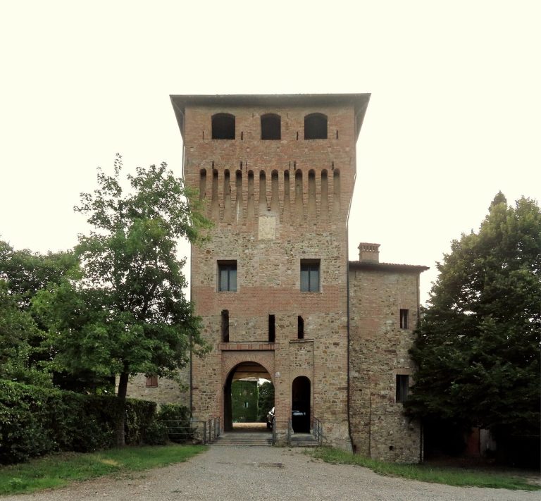 Casalgrande Castle: A Medieval Hilltop Fortress in Italy