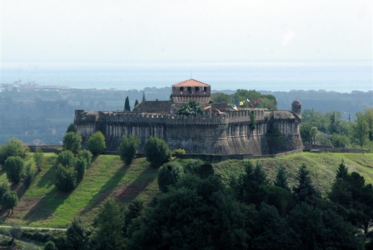 Fortezza di Sarzanello: A Renaissance Fortress Above Sarzana