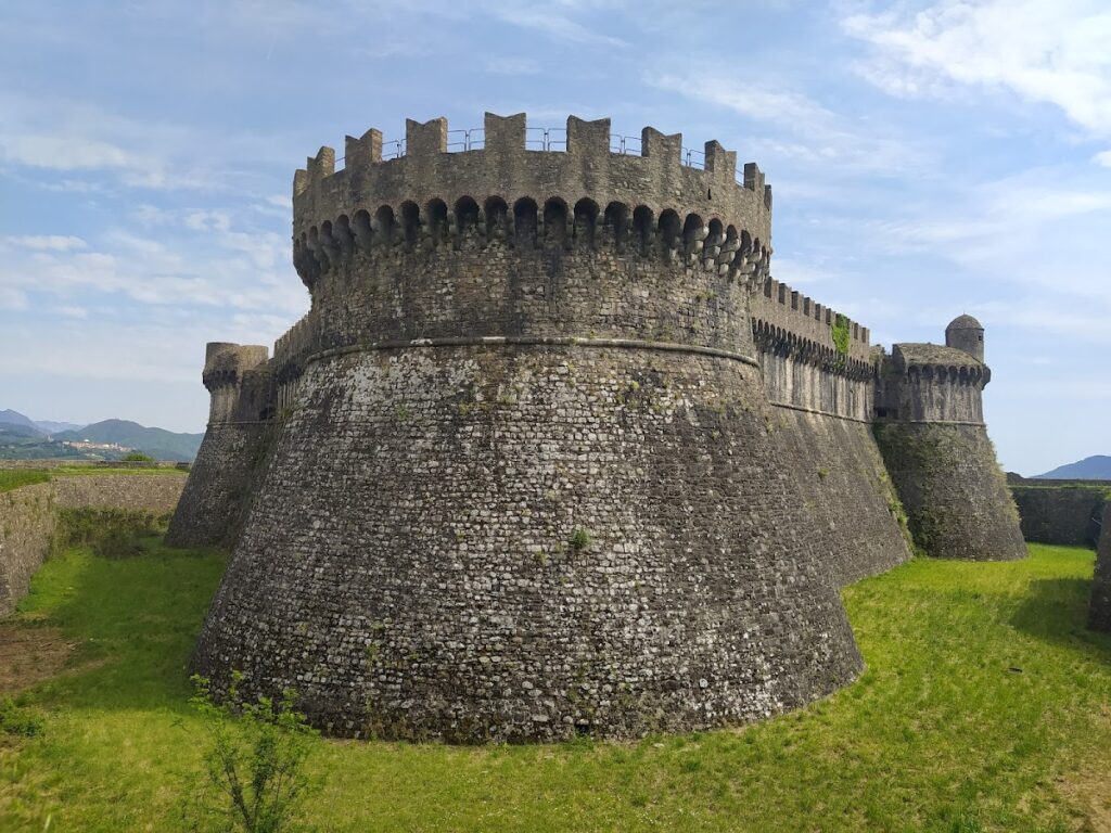 Fortezza di Sarzanello: A Renaissance Fortress Above Sarzana 2 Fortezza di Sarzanello