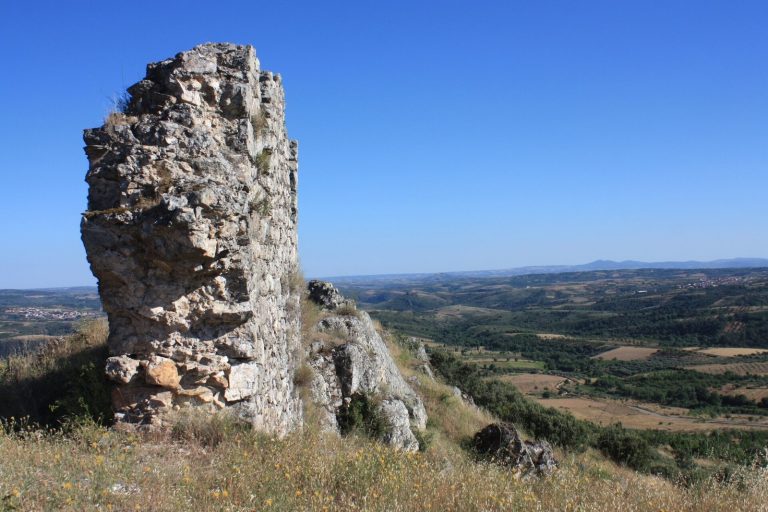 Fortaleza do Outeiro: A Medieval Frontier Fortification in Portugal