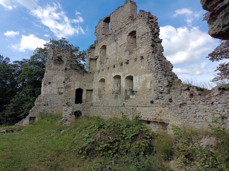 Starý Rybník Castle: A Medieval Castle Ruin in Czechia