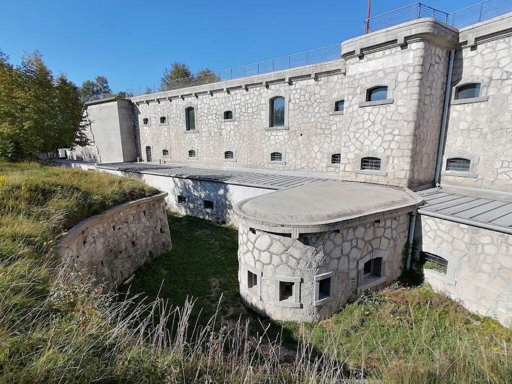 Forte Santa Viola: An Italian Armoured Fort in the Lessini Defensive System 1 Forte Santa Viola