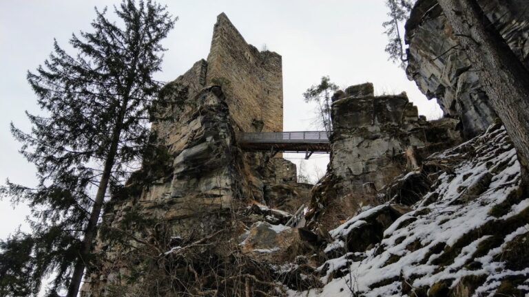 Obertagstein Castle: A 13th-century hilltop stronghold near Thusis