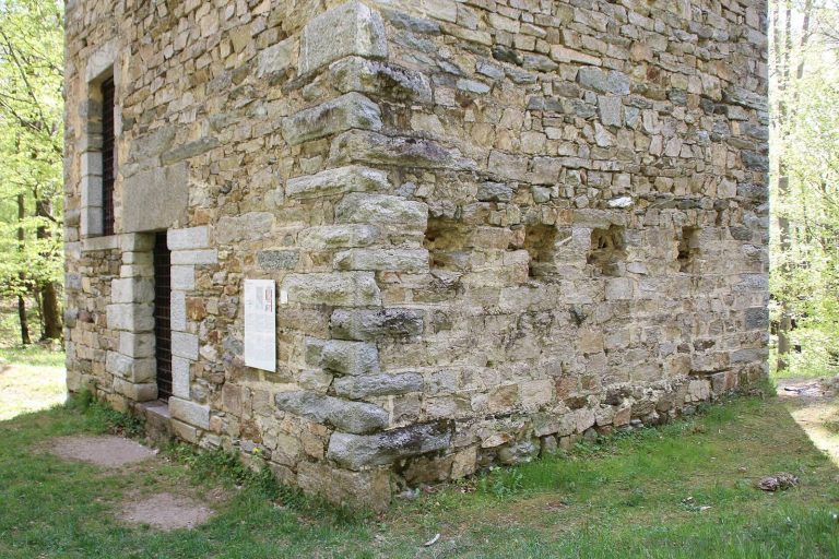 Torre di Redde: A Medieval Residential Tower in Switzerland