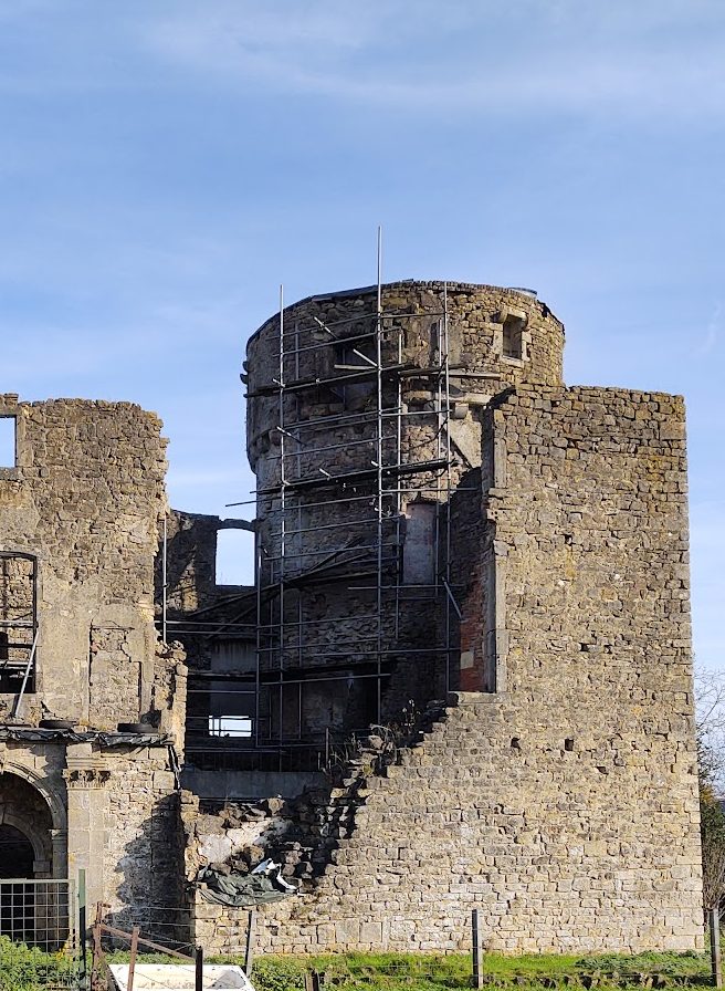 Autelbas Castle: A Lowland Fortified Castle in Belgium 2 Autelbas Castle