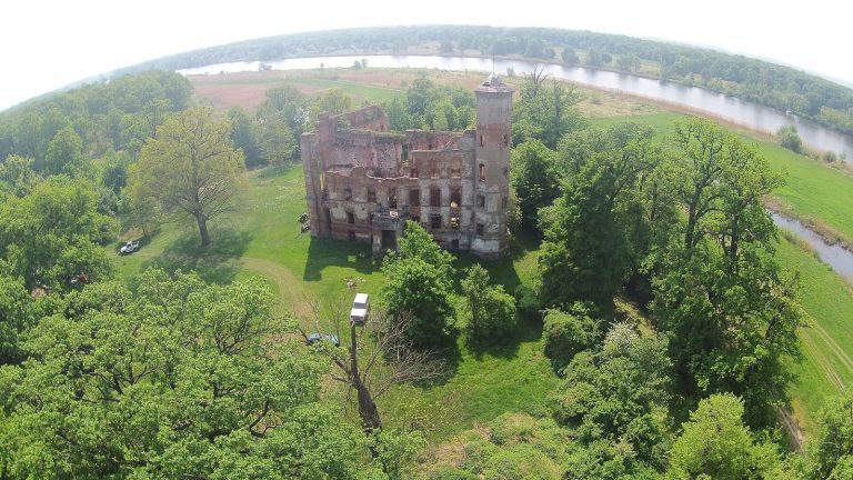 Uraz Castle: A Medieval Fortress and Ducal Stronghold in Poland
