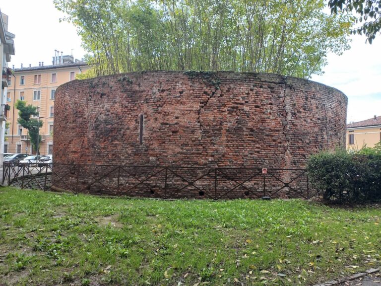 Castello di Santa Croce: A Ruined Fortress in Cremona
