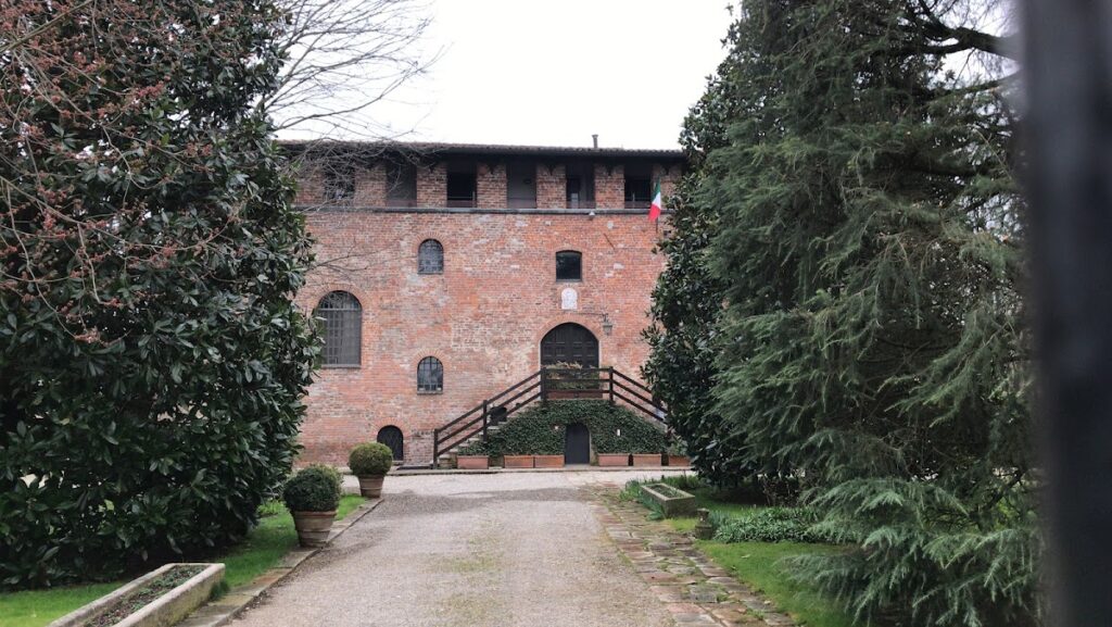Castle of Macconago: A Medieval Defensive Building near Milan 1 Castle of Macconago