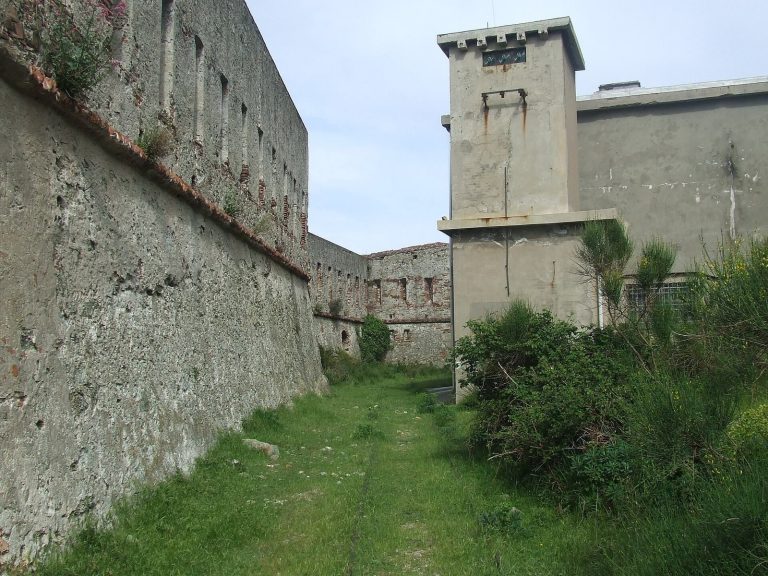 Forte San Giacomo: A Coastal Defensive Fortress in Italy