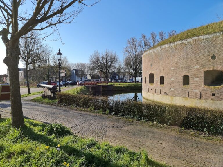Torenfort aan de Ossenmarkt, Weesp: Mid-19th-Century Tower Fort of the New Dutch Waterline