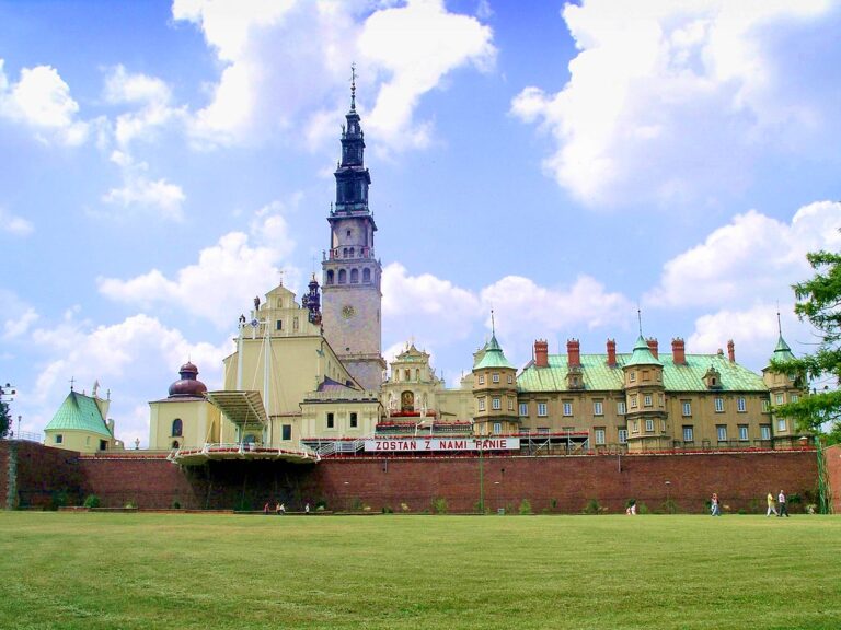 Jasna Góra Monastery: Poland’s Pauline Sanctuary and Marian Fortress