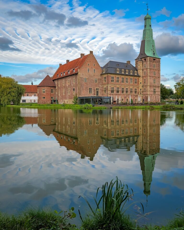 Schloss Raesfeld: A Renaissance Water Castle in Germany