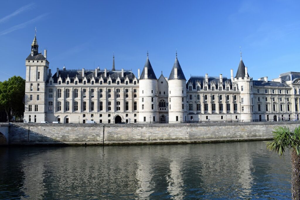 Palais de la Cité: Royal Residence and Seat of Justice in Paris 2 Palais de la Cité