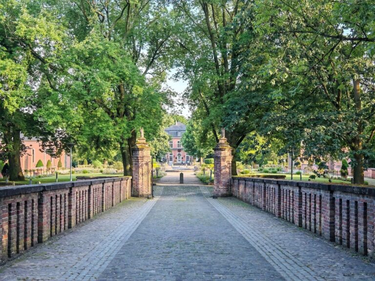 Schloss Wickrath: A Baroque Castle and Horse-Breeding Centre in Germany