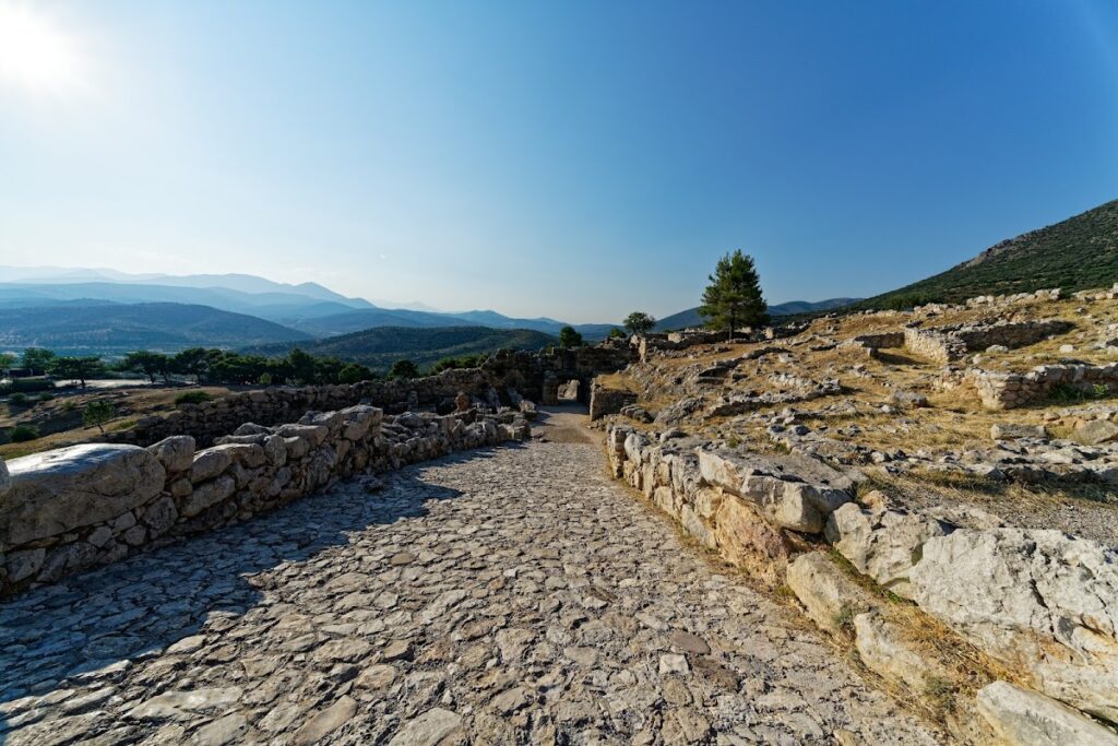 Fortifications of Mycenae: The Defensive Circuit of a Mycenaean Citadel 2 Fortifications of Mycenae