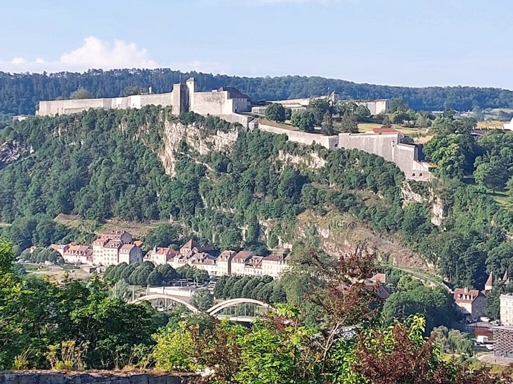 Fort of Beauregard: A Polygonal Fortification in Besançon, France 2 Fort of Beauregard