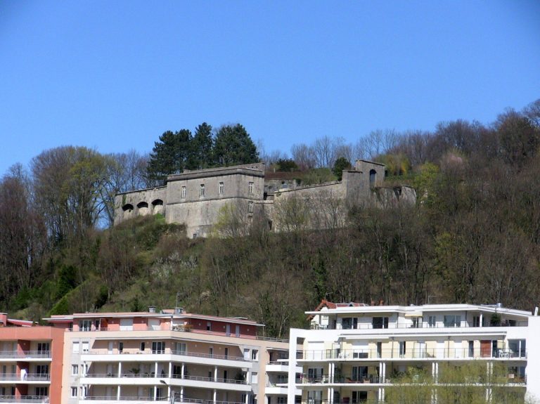 Fort of Beauregard: A Polygonal Fortification in Besançon, France