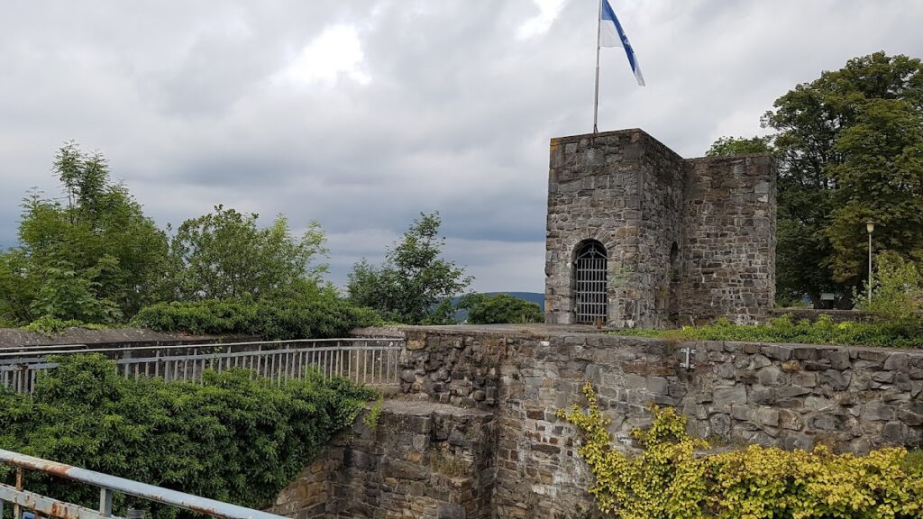 Schloss Arnsberg: A Count’s Castle and Electoral Residence in Germany 1 Schloss Arnsberg