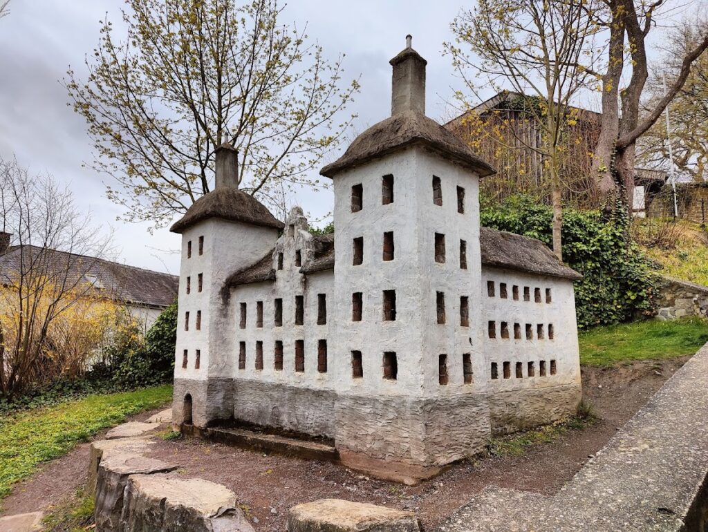 Schloss Arnsberg: A Count’s Castle and Electoral Residence in Germany 2 Schloss Arnsberg