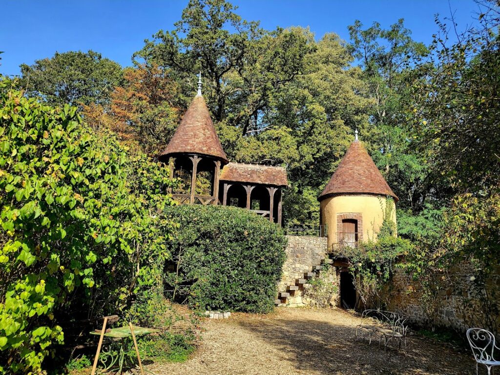 Château de la Houssaye: A Fortified Seigneurial Residence in France 2 Château de la Houssaye