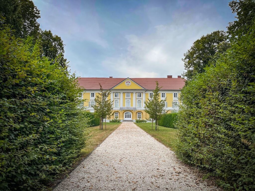 Starhemberg Castle: A Historic Noble Residence in Eferding, Austria 1 Starhemberg Castle