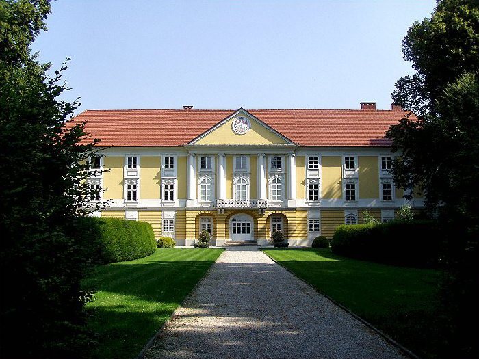 Starhemberg Castle: A Historic Noble Residence in Eferding, Austria