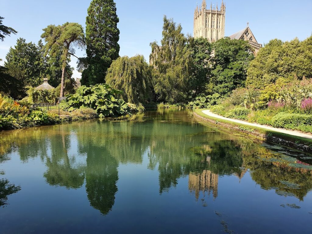 The Bishop’s Palace and Gardens: Medieval Episcopal Residence at Wells 2 The Bishop's Palace and Gardens