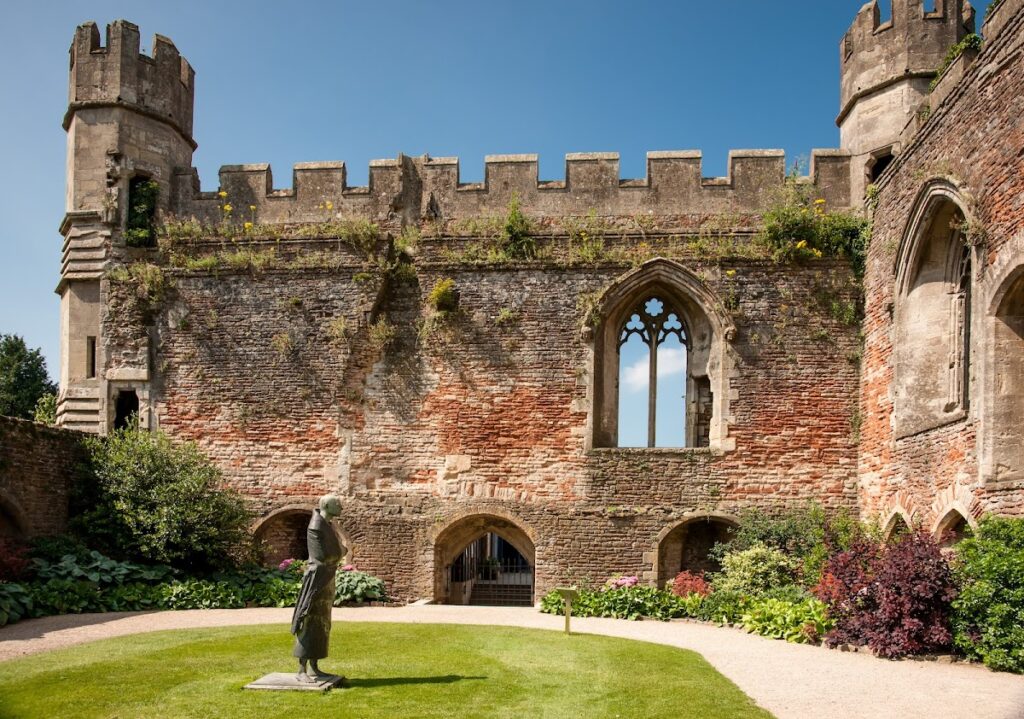 The Bishop’s Palace and Gardens: Medieval Episcopal Residence at Wells 3 The Bishop's Palace and Gardens
