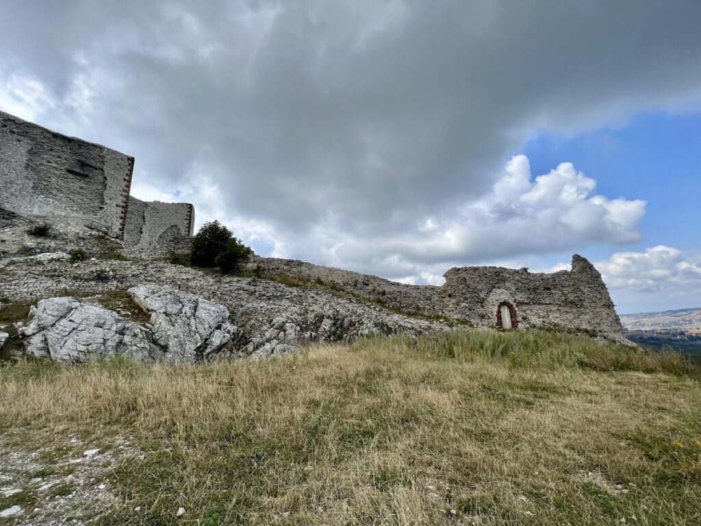 Novo Brdo Fortress: A Medieval Serbian Mining Stronghold in Kosovo 1 Novo Brdo Fortress