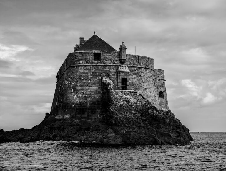 Fort de la Conchée: A Vauban Coastal Fortress at Saint-Malo