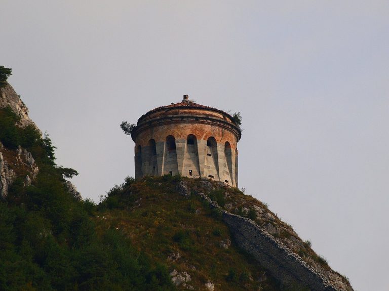 Rocca d’Anfo: A Historic Fortified Military Complex in Italy