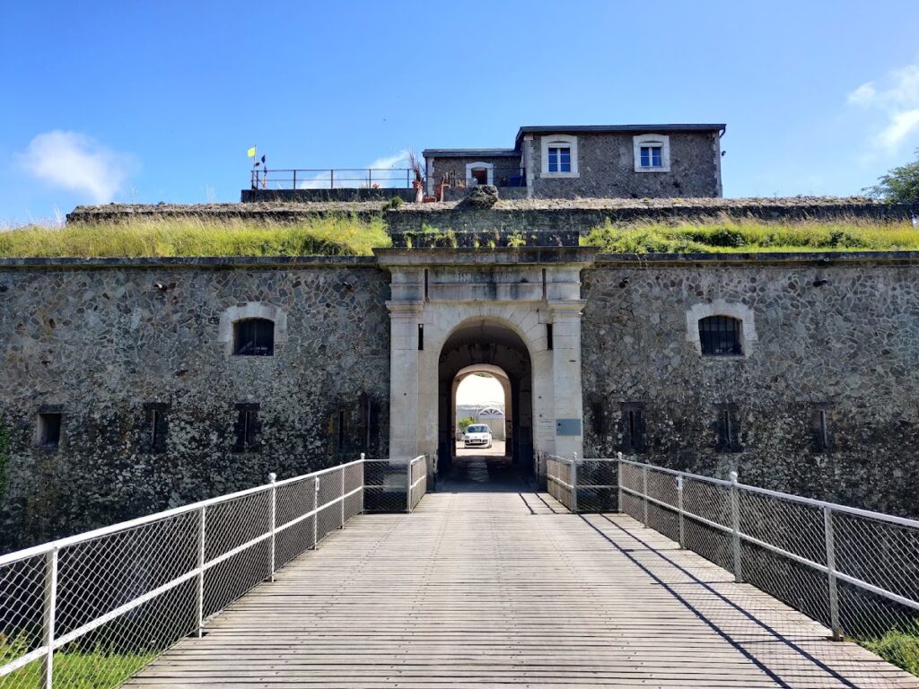 Fort de Pierre-Levée: A Nineteenth-Century Fortification on Île d’Yeu 1 Fort de Pierre-Levée