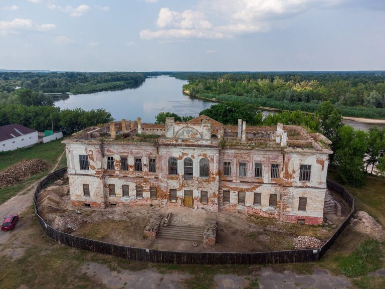 Horvat Manor in Naroŭla: A Late-Classicist Palace and Estate Center