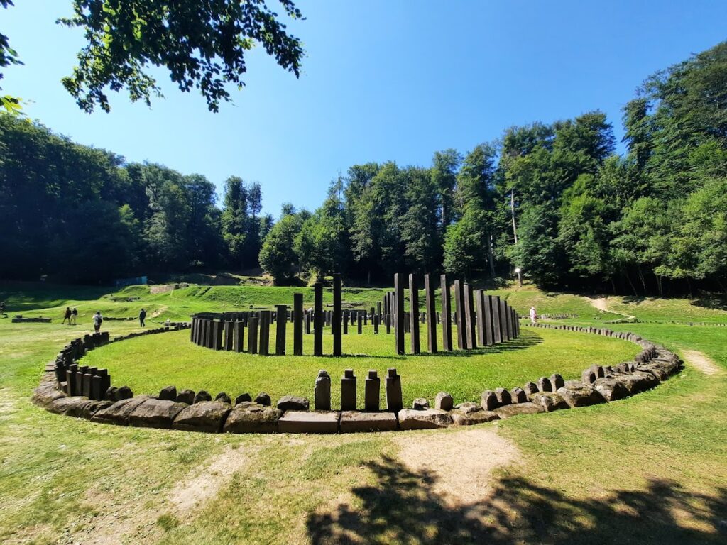 Sarmizegetusa Regia: Capital of Pre-Roman Dacia 1 Sarmizegetusa Regia