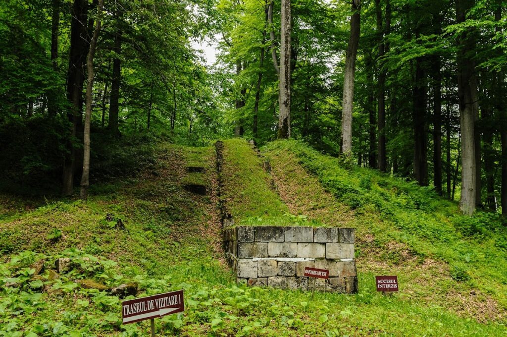 Sarmizegetusa Regia: Capital of Pre-Roman Dacia 2 Sarmizegetusa Regia