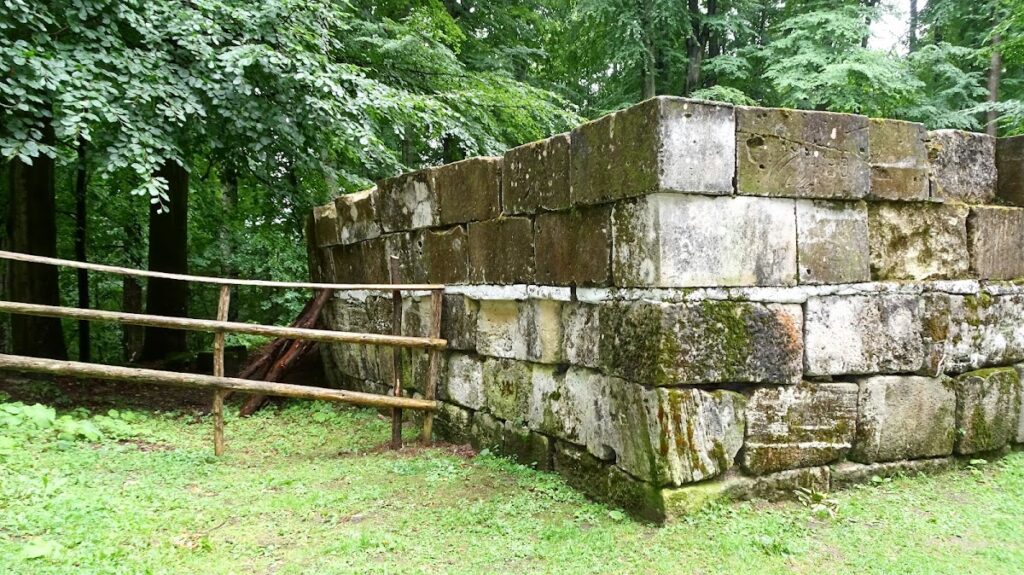 Sarmizegetusa Regia: Capital of Pre-Roman Dacia 3 Sarmizegetusa Regia