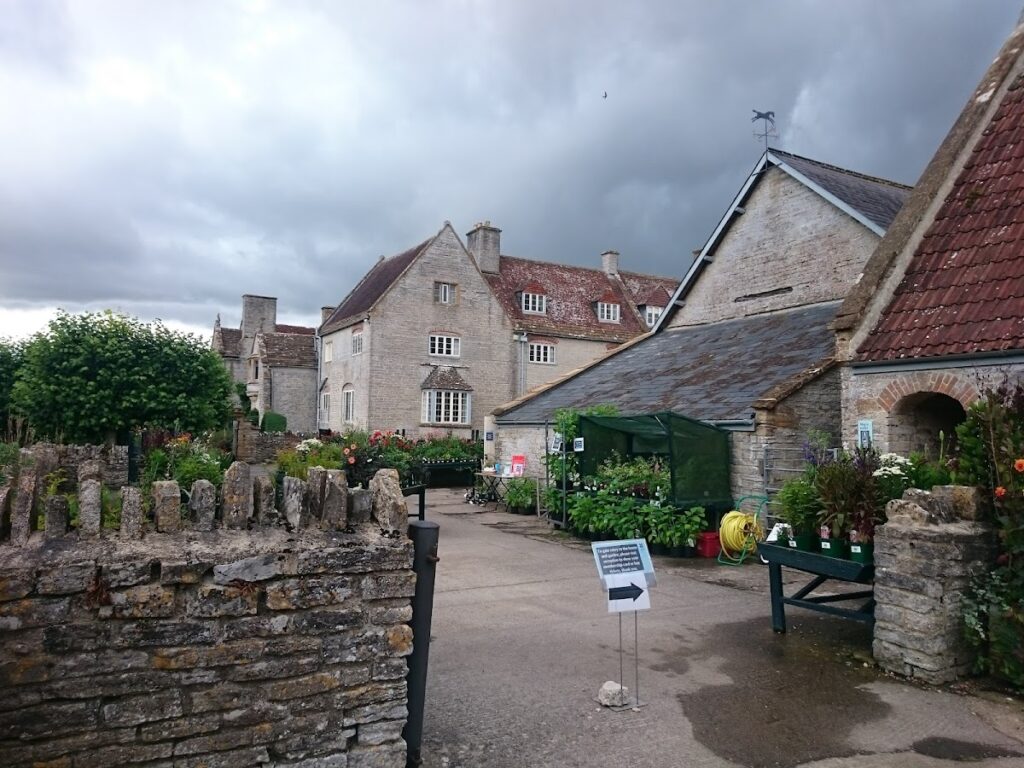 Lytes Cary: A Medieval Manor House and Historic Garden in Somerset 4 Lytes Cary