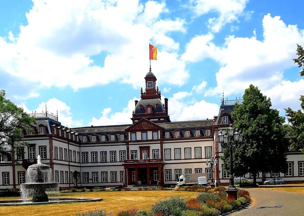 Philippsruhe Castle: A Baroque Palace and Cultural Landmark in Hanau, Germany 2 Philippsruhe Castle