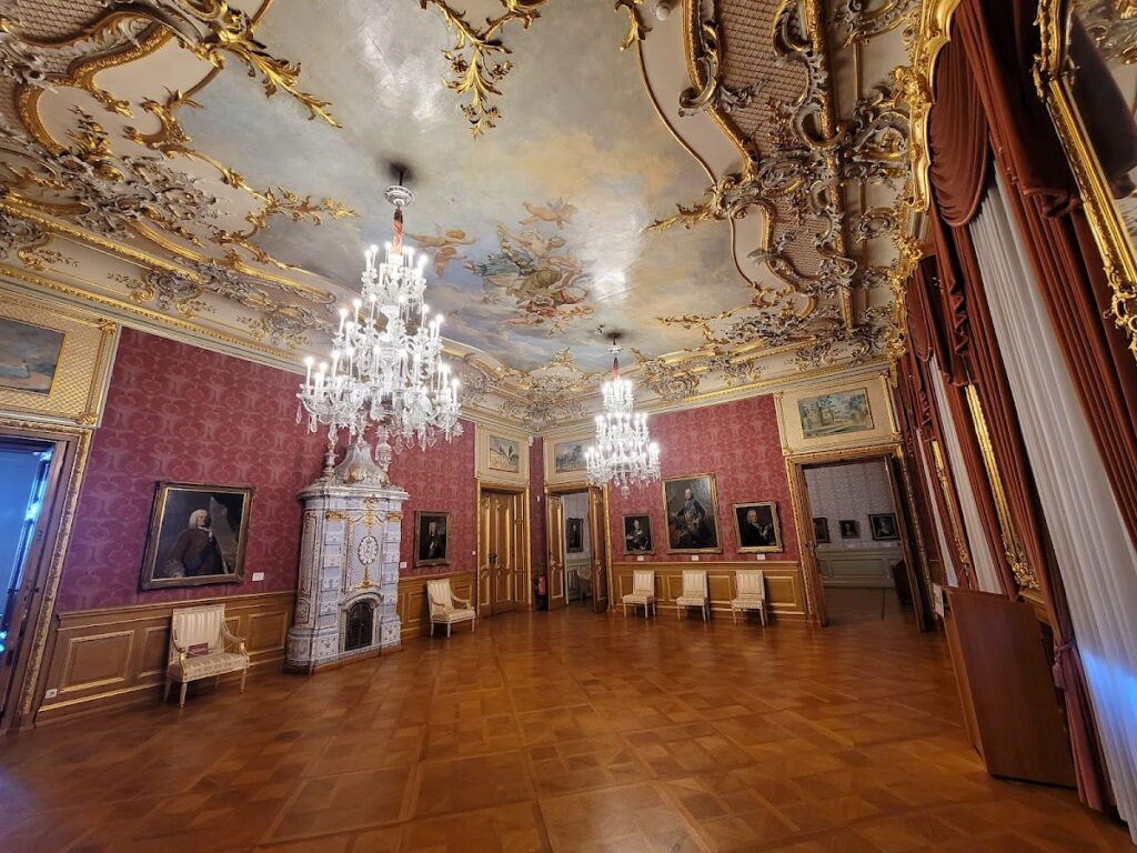Philippsruhe Castle: A Baroque Palace and Cultural Landmark in Hanau, Germany 3 Philippsruhe Castle