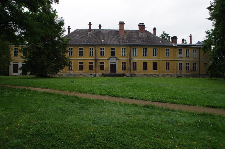 Schloss Golßen: A Classicist Manor House in Germany