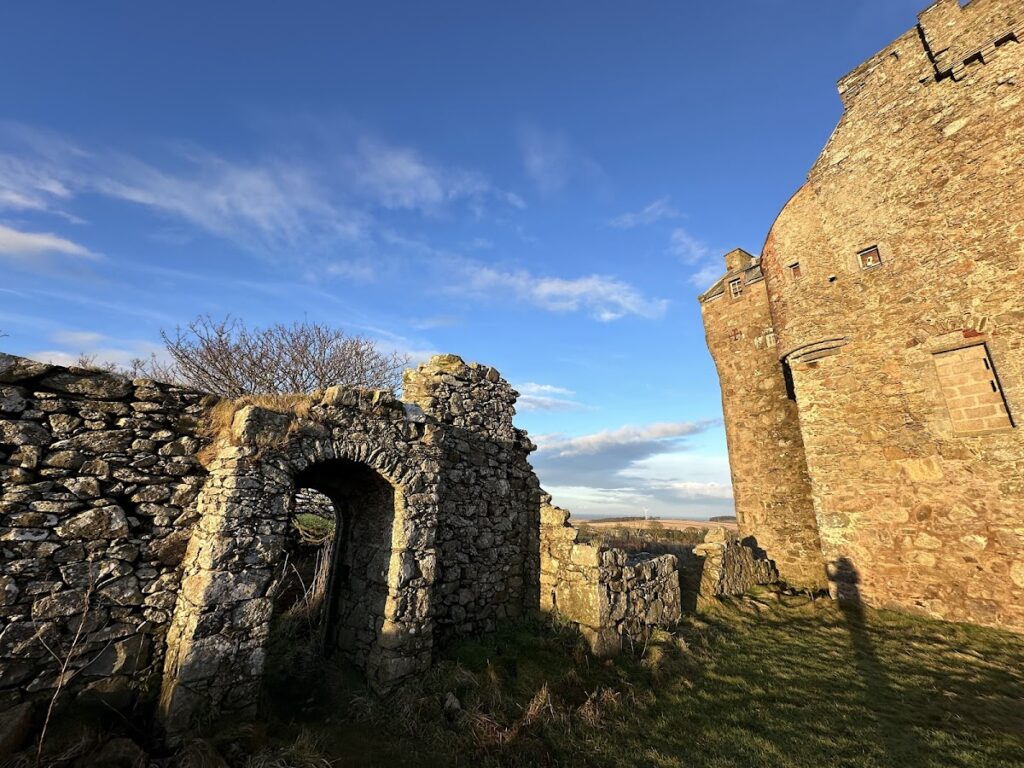 Inchdrewer Castle: A Sixteenth-Century Scottish Tower House 2 Inchdrewer Castle
