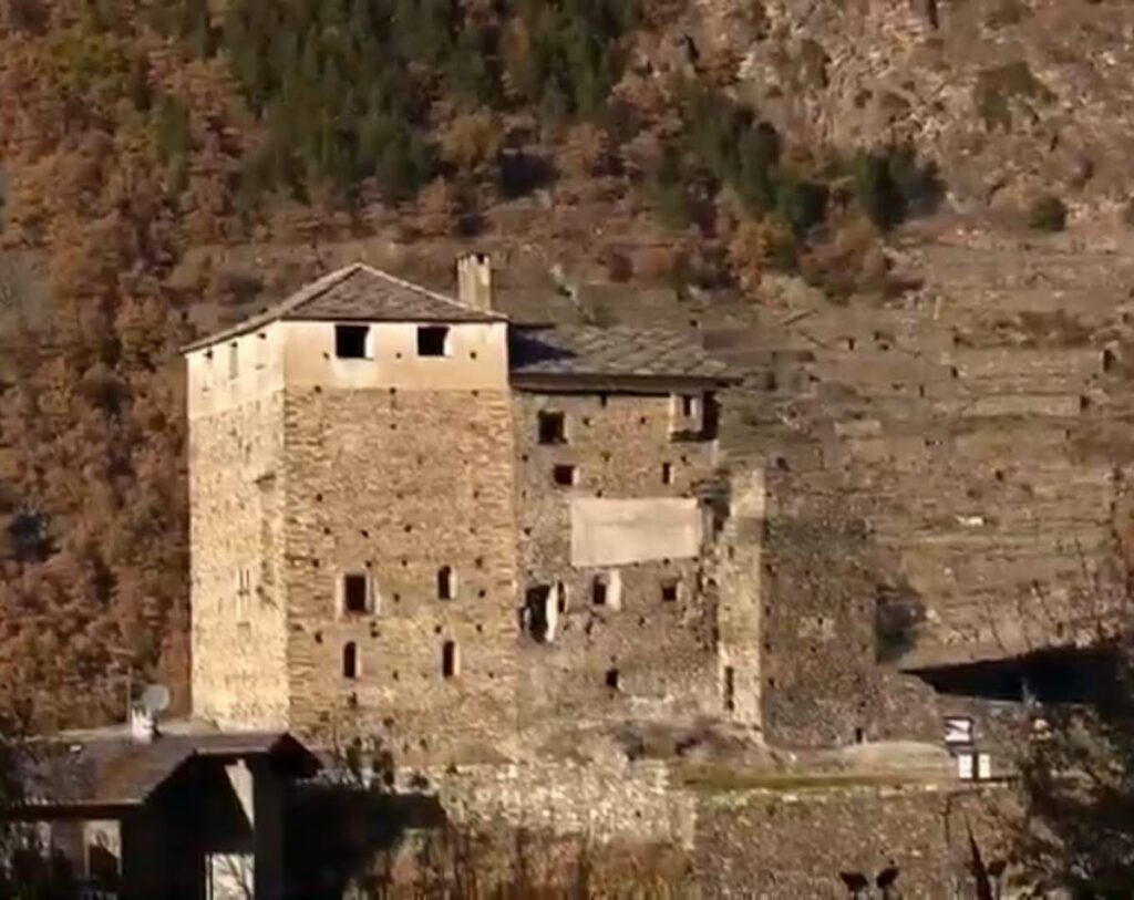 La Mothe Castle: A Medieval Fortress and Noble Residence in Italy 1 La Mothe Castle