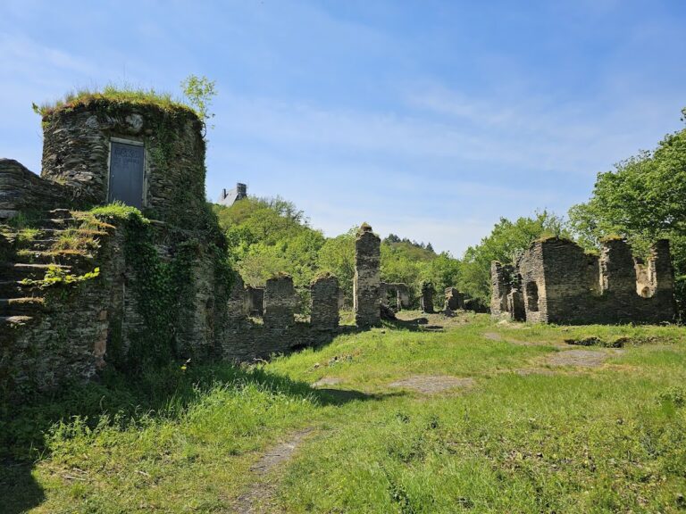 Waldeck Castle: A Medieval Spur Castle and Cultural Centre in Germany