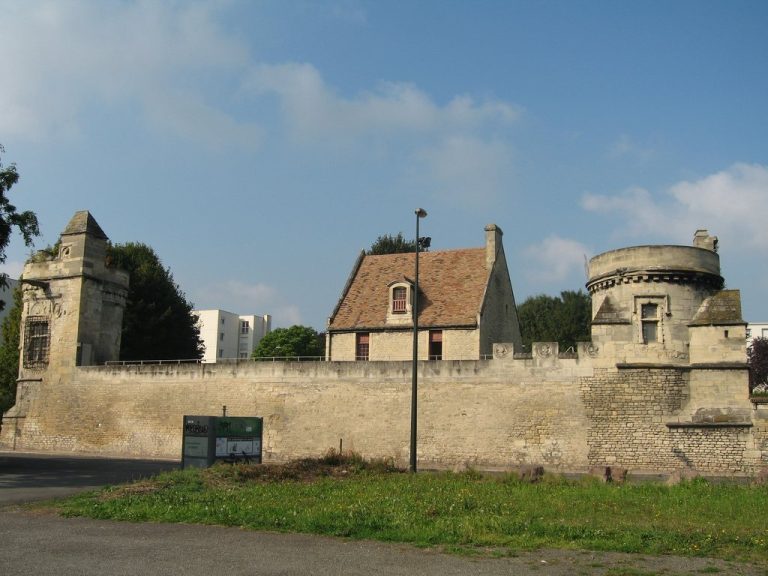 Manoir des Gens d’armes: a fortified manor in Caen, France