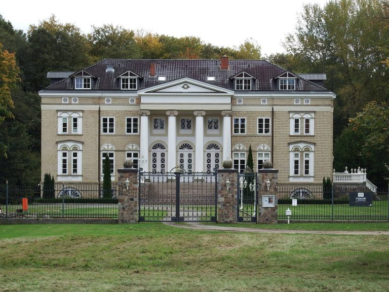 Herrenhaus Tüschow: A Nineteenth-Century Manor House in Germany