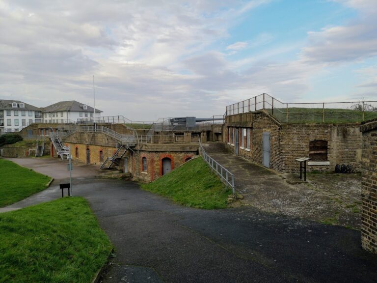 New Tavern Fort: A coastal artillery fort at Gravesend